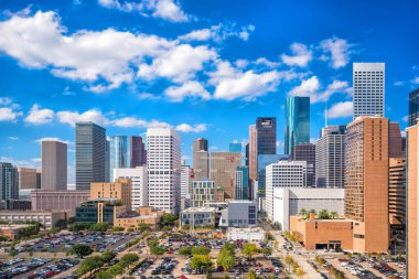 Houston şehir merkezi Texas 'ta gökyüzü mavisi ile kaplı