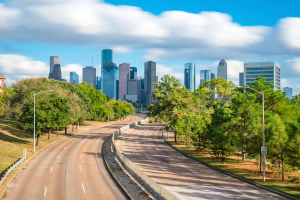 テキサス州のダウンタウンヒューストンのスカイライン青い空 — ストック写真