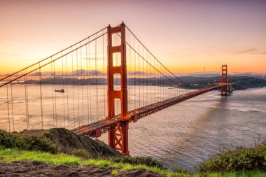 Golden Gate Köprüsü San Francisco, Kaliforniya 'da gün doğumunda