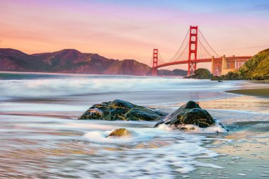 Golden Gate Köprüsü San Francisco, Kaliforniya 'da gün batımında.