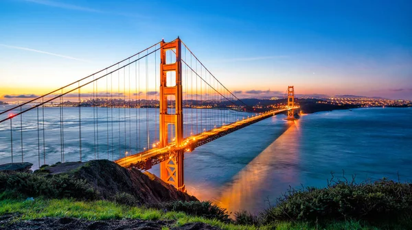 일출시에 캘리포니아주 샌프란시스코에 금문교 — 스톡 사진
