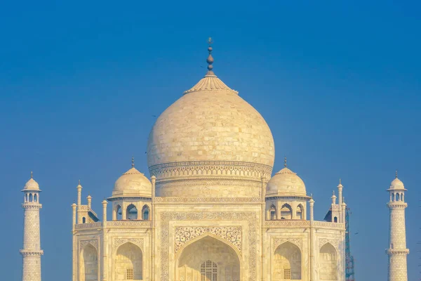 Taj Mahal Par Jour Clair Lumineux Avec Ciel Bleu — Photo