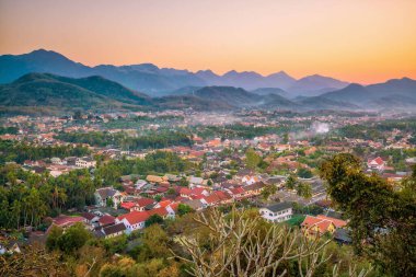 Laos 'ta Luang Prabang silueti üstten görünüyor.