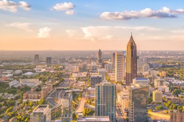 Atlanta şehrinin Skyline 'ı Georgia, ABD' de gün batımında