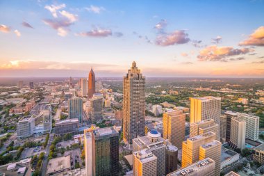 Atlanta şehrinin Skyline 'ı Georgia, ABD' de gün batımında