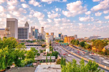 Atlanta şehrinin Skyline 'ı Georgia, ABD' de gün batımında