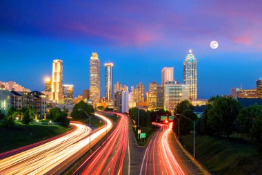 Atlanta şehrinin Skyline 'ı Georgia, ABD' de gün batımında