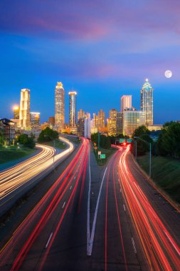 Atlanta şehrinin Skyline 'ı Georgia, ABD' de gün batımında