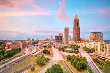 Atlanta şehrinin Skyline 'ı Georgia, ABD' de gün batımında