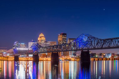 Kentucky 'de Louisville şehir merkezindeki Skyline manzarası.