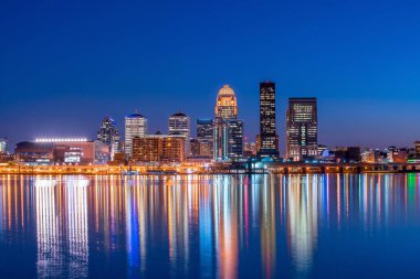 Kentucky 'de Louisville şehir merkezindeki Skyline manzarası.