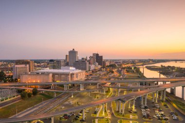 ABD 'nin Tennessee şehrinde Memphis şehir merkezinin gökyüzü manzarası