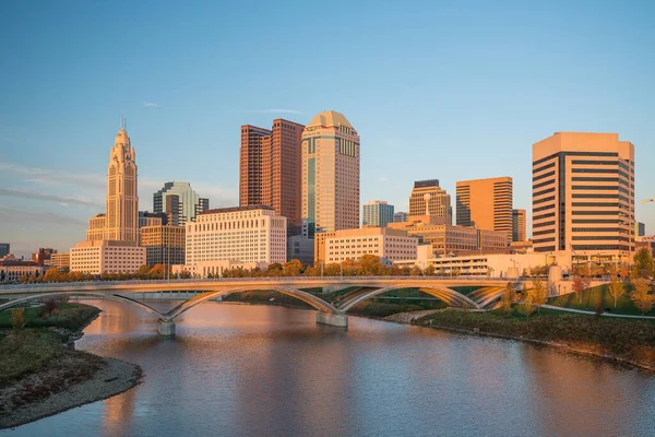 Άποψη Του Κέντρου Columbus Ohio Skyline Στο Ηλιοβασίλεμα — Φωτογραφία Αρχείου