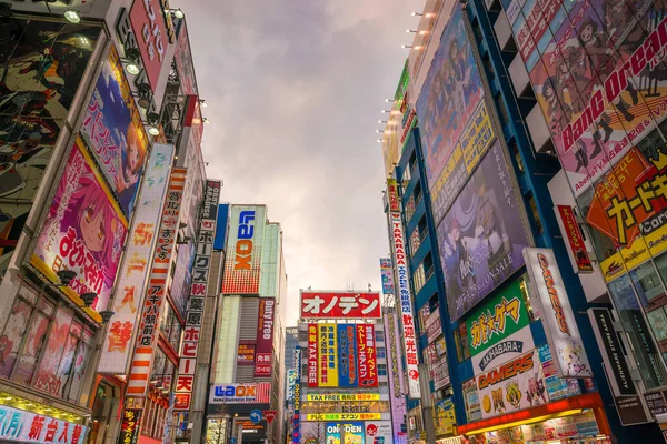 Токио Япония Марта 2017 Года Неоновые Вывески Рекламные Щиты Центре — стоковое фото
