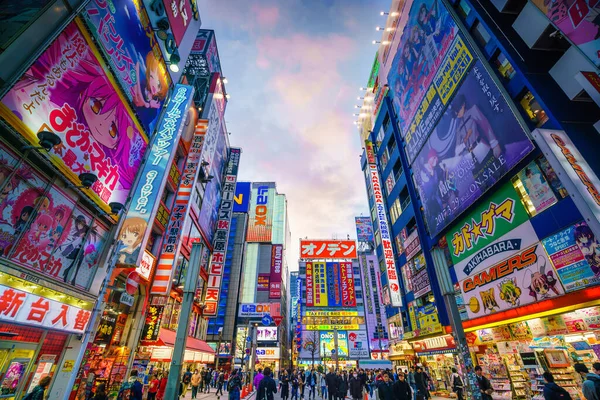 Tokio Japón Marzo 2017 Carteles Neón Anuncios Publicitarios Centro Electrónica — Foto de Stock