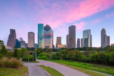 Houston şehir merkezi, Teksas silueti Alacakaranlıkta ABD