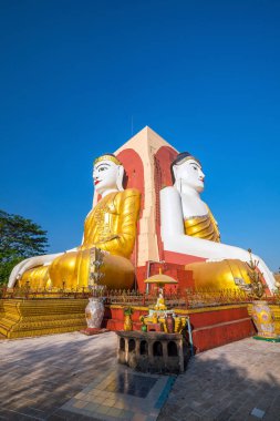 Bago, Myanmar 'daki Kyaikpun Buddha' da Buda 'nın Dört Yüzü 