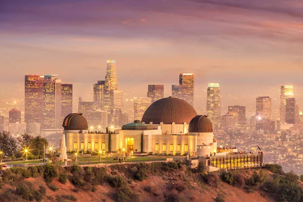 Griffith Gözlemevi Los Angeles Şehri Alacakaranlık Saatinde Gökyüzüne Yükseliyor — Stok fotoğraf