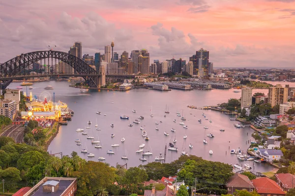 Sidney Şehir Merkezi Avustralya Alacakaranlıkta Ufuk Çizgisi — Stok fotoğraf