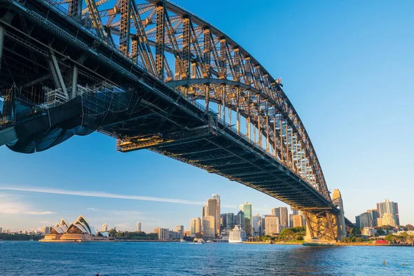 悉尼市中心的天际线 澳大利亚的蓝天 — 图库照片