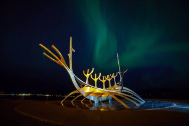 REYKJAVIK, ICELAND - SEP 2016: İzlanda 'nın Reykjavik şehrinde Jon Gunnar Arnason tarafından tasarlanan Güneş Voyager heykeli 