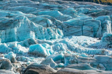 Vatnajokull Ulusal Parkı 'ndaki Svinafellsjokull buzulu. İzlanda