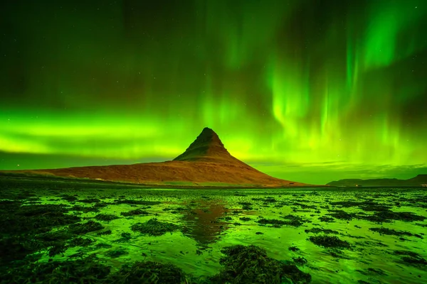 Luz Del Norte Sobre Montaña Kirkjufell Iceland — Foto de Stock
