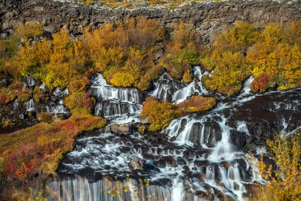 Καταρράκτης Hraunfossar Στην Ισλανδία Φθινόπωρο Πολύχρωμο Τοπίο — Φωτογραφία Αρχείου