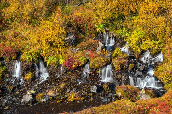 Καταρράκτης Hraunfossar Στην Ισλανδία Φθινόπωρο Πολύχρωμο Τοπίο — Φωτογραφία Αρχείου