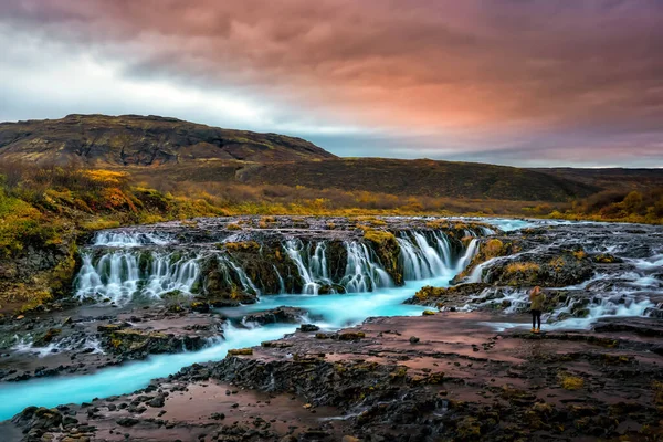 Naplemente Egyedülálló Vízeséssel Bruarfoss Izlandon — Stock Fotó