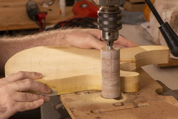 Luthier Ponçant Corps Une Guitare — Photo