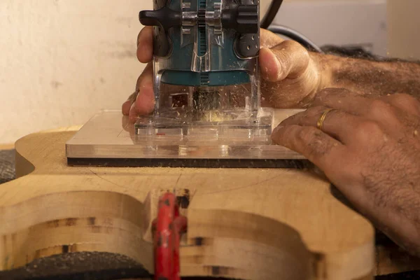 Luthier Travaillant Dans Son Atelier — Photo