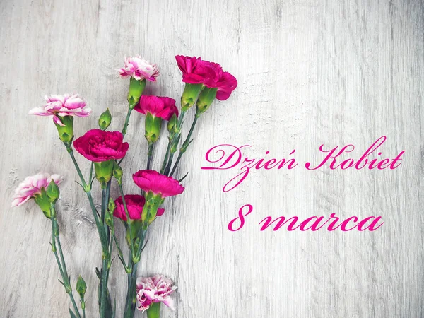 Ahşap açık renkli dzien kobiet üzerinde pembe çiçekler