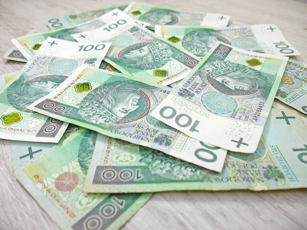 Polskie pienidze rozrzucone w adaylığı 100 zotowych 