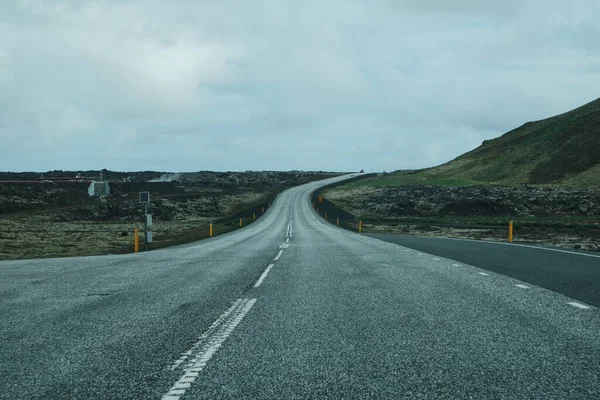 Curve Road Przez Fiordy Islandii Zdjęcie Stockowe