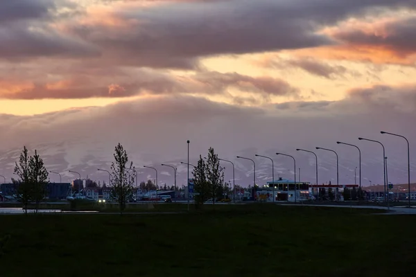 Zachód Słońca Letni Wieczór Mieście Akureyri Północnej Części Kraju Zdjęcie Stockowe