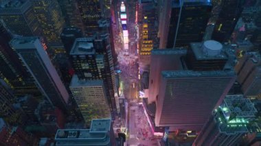 Times Meydanı 'nın New York' taki gece çekilmiş görüntüleri.