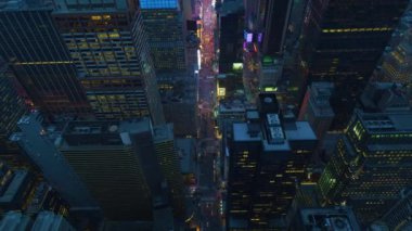 Times Meydanı 'nın New York' taki gece çekilmiş görüntüleri.