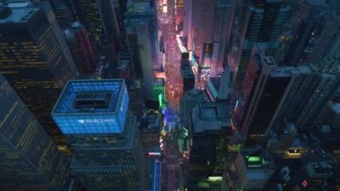Times Meydanı 'nın New York' taki gece çekilmiş görüntüleri.