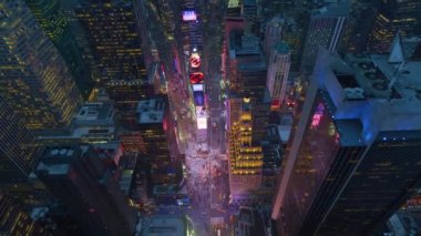 Times Meydanı 'nın New York' taki gece çekilmiş görüntüleri.