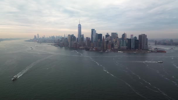 Zdjęcia Lotnicze Pięknego Manhattanu Pochmurny Dzień — Wideo stockowe