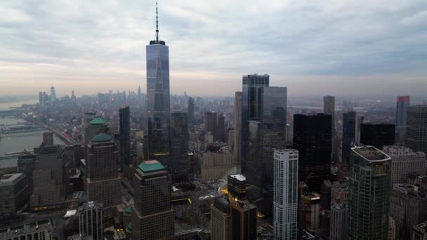 Luchtfoto Van Prachtige Manhattan Stad Bewolkte Dag — Stockvideo