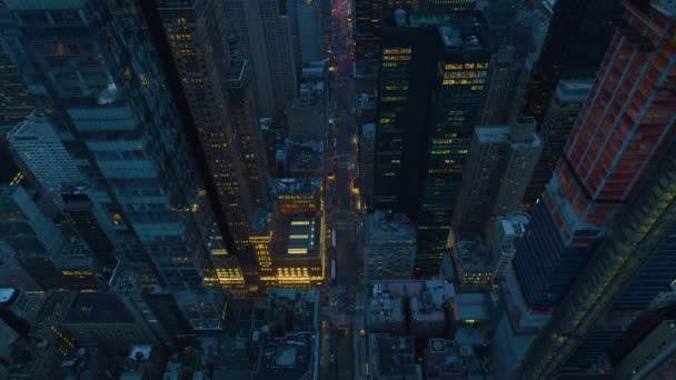 Luchtfoto Van Prachtige New Yorkse Stad Nachts — Stockvideo