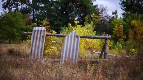 Szenische Aufnahmen Von Alten Zaun Auf Die Natur Bewölkten Tag — Stockvideo
