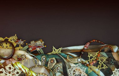 arka plan ile farklı takılar