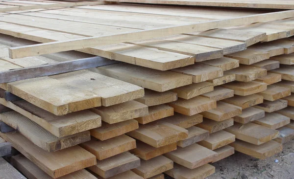 A rack of first-class boards. Size: length 6m, width 0.2 m, thickness 0.05 m.