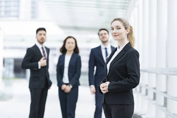 Equipe Empresários Composta Por Membros Masculinos Femininos Várias Nacionalidades — Fotografia de Stock