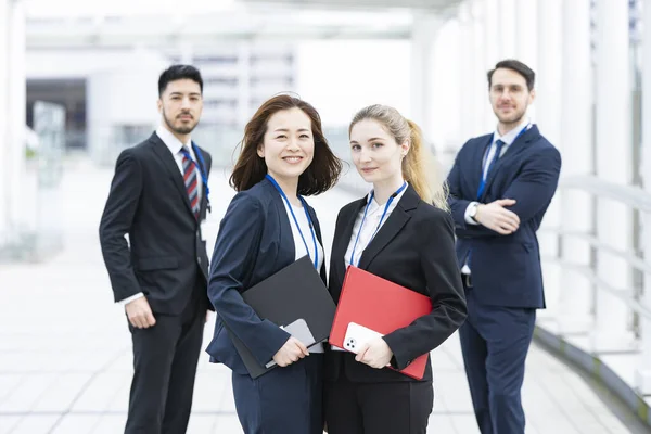 Equipe Empresários Composta Por Membros Masculinos Femininos Várias Nacionalidades — Fotografia de Stock