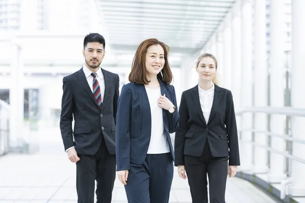 Equipe Empresários Composta Por Membros Masculinos Femininos Várias Nacionalidades — Fotografia de Stock