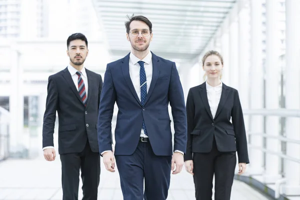 Equipe Empresários Composta Por Membros Masculinos Femininos Várias Nacionalidades — Fotografia de Stock